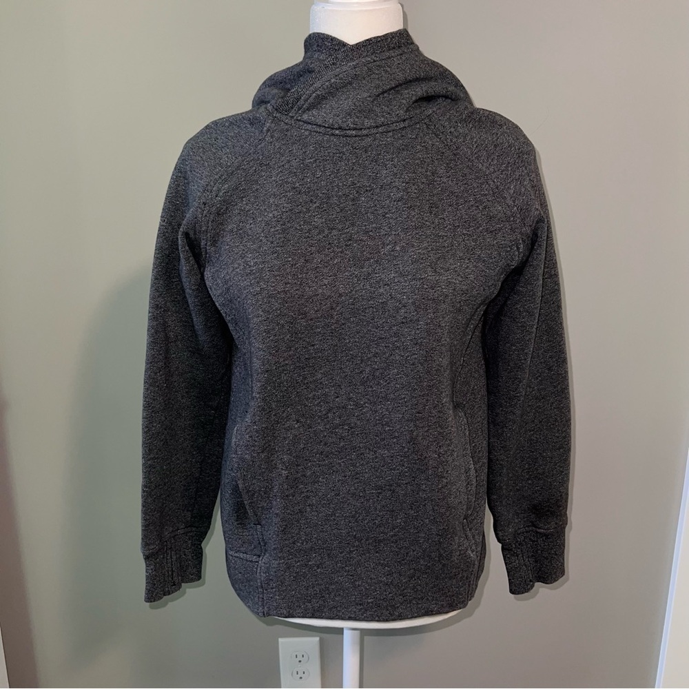 Lululemon Women's Gray Pullover 
Hooded Active Run Yoga Gym Sweatshirt 
Size 6